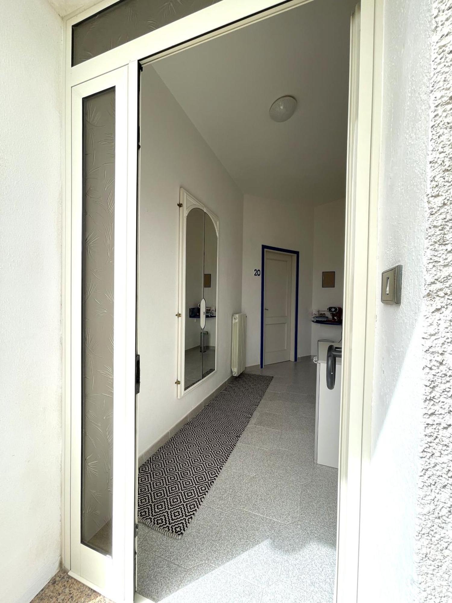 Imperia85 Lt Hotel Олбия Екстериор снимка